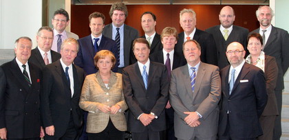 IFPI-Vertreter mit Angela Merkel und Udo Jürgens